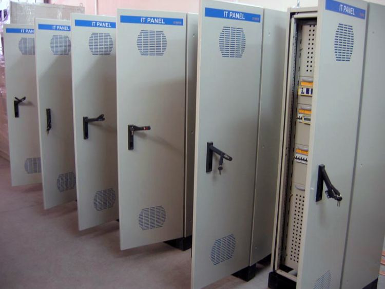 Ana Sayfa 8 Sağlıkta Kesintisiz Enerji: Aktif Elektroteknik’in Tıbbi Güç Çözümleri